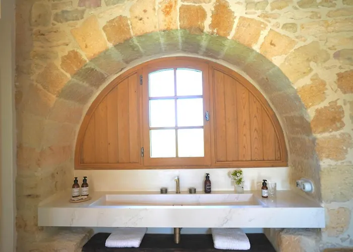 Maison Lou Piade - Exclusive 1852 Country Estate *