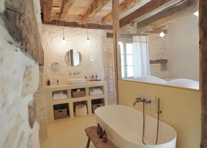 Maison Lou Piade - Exclusive 1852 Country Estate *